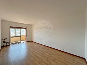 Apartamento T2 para Arrendamento em Mafamude e Vilar do Paraíso