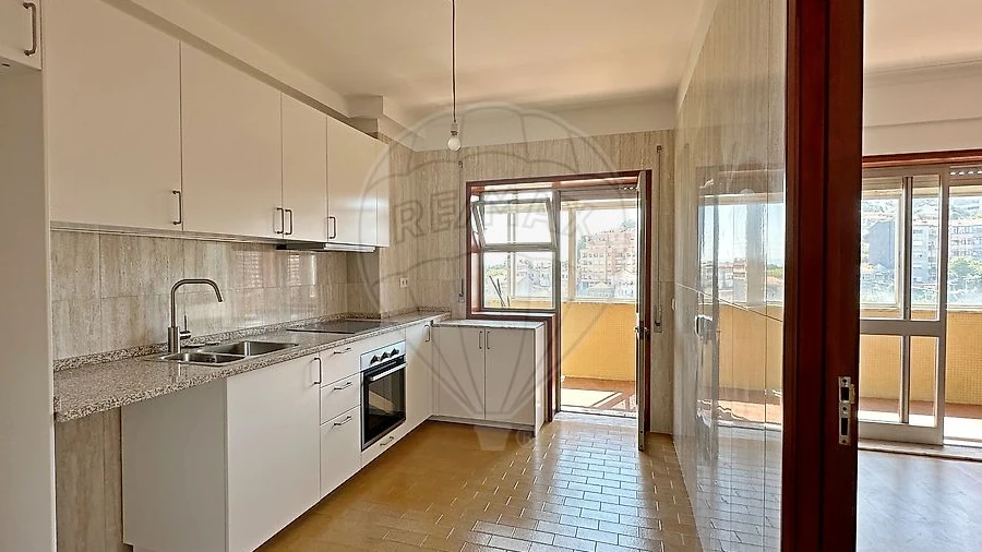 Apartamento T2 para Arrendamento em Mafamude e Vilar do Paraíso