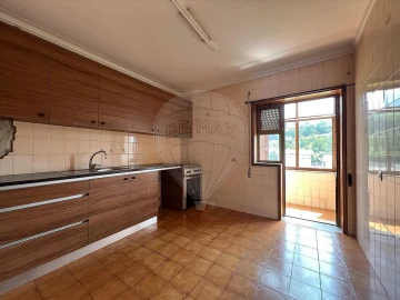 Apartamento T3 para Venda em Serzedo e Perosinho