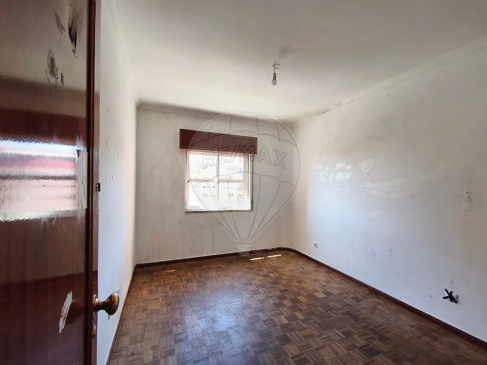 Apartamento T2 para Venda em Algueirão-Mem Martins Foto 1