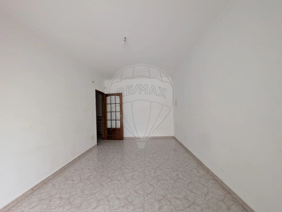 Apartamento T2 para Venda em Algueirão-Mem Martins Foto 6