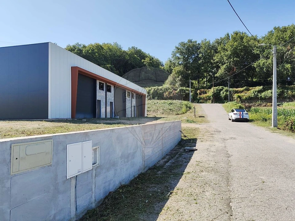 Armazém para Venda em São Pedro de Castelões Foto 3