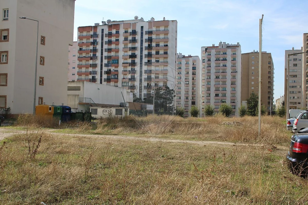 Terreno para Venda em Carregado e Cadafais Foto 1