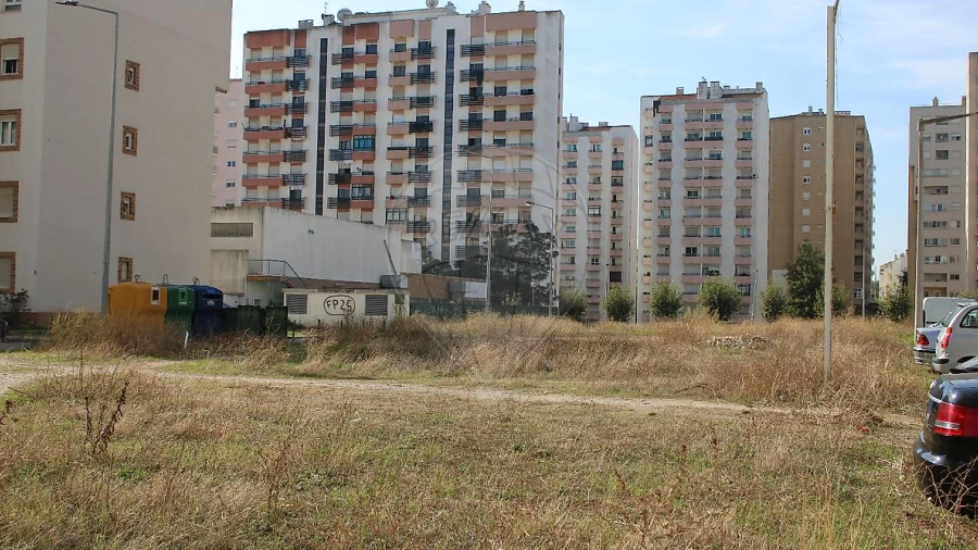 Terreno para Venda em Carregado e Cadafais
