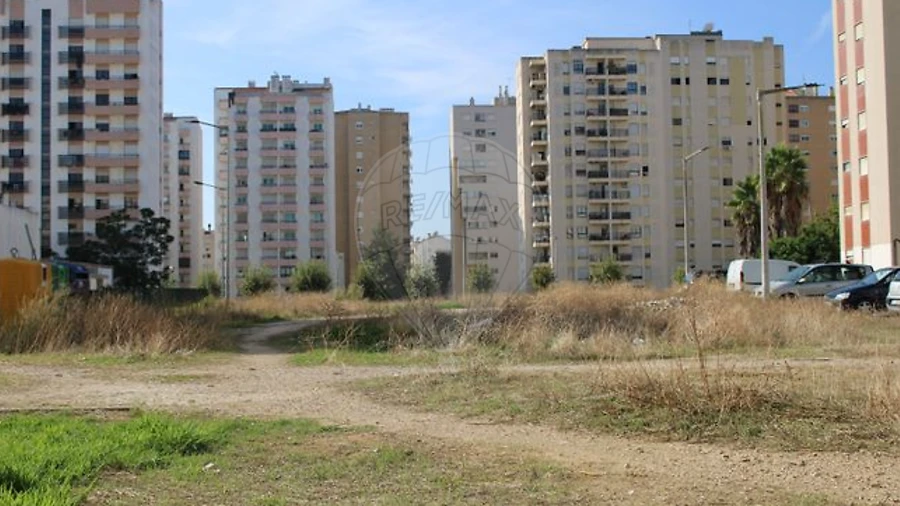 Terreno para Venda em Carregado e Cadafais