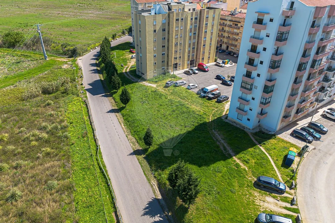 Terreno para Venda em Carregado e Cadafais Foto 1