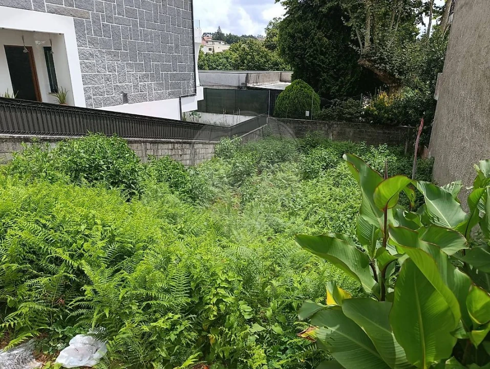 Terreno para Venda em Fânzeres e São Pedro da Cova Foto 1