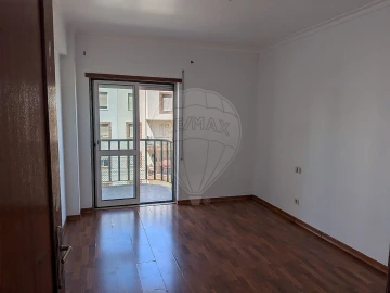 Apartamento T3 para Venda em Carregado e Cadafais