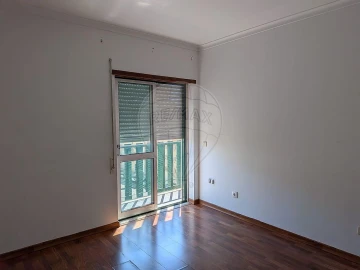Apartamento T3 para Venda em Carregado e Cadafais