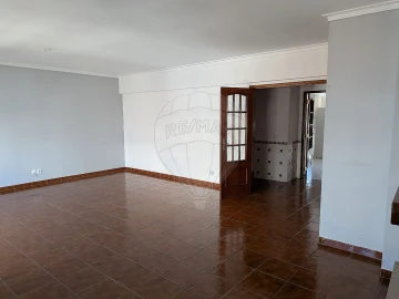 Apartamento T3 para Venda em Carregado e Cadafais