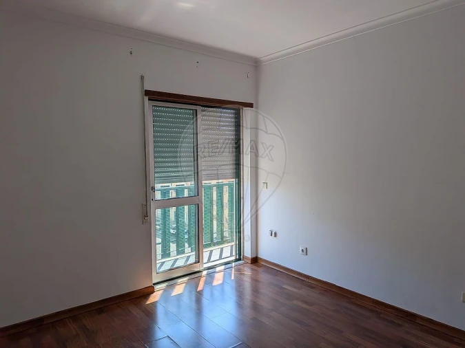 Apartamento T3 para Venda em Carregado e Cadafais Foto 12