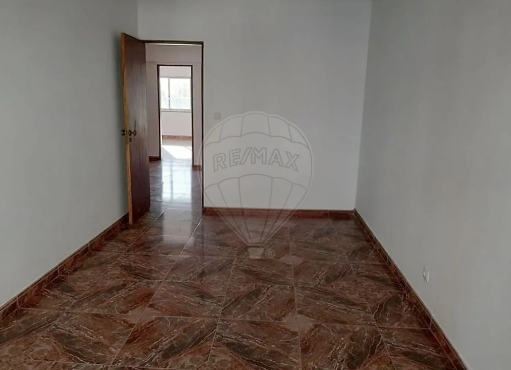 Apartamento T2 para Venda em Cacém e São Marcos Foto 18