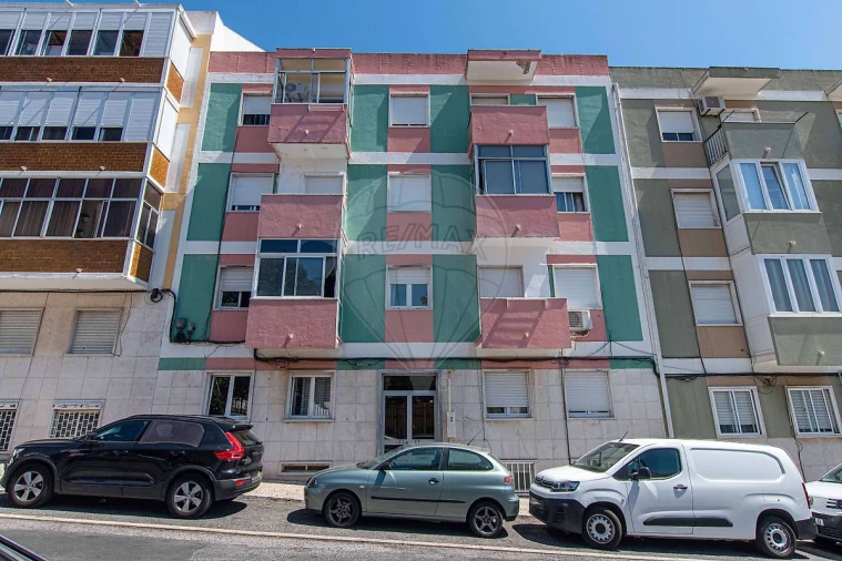 Apartamento T2 para Venda em Águas Livres Foto 2