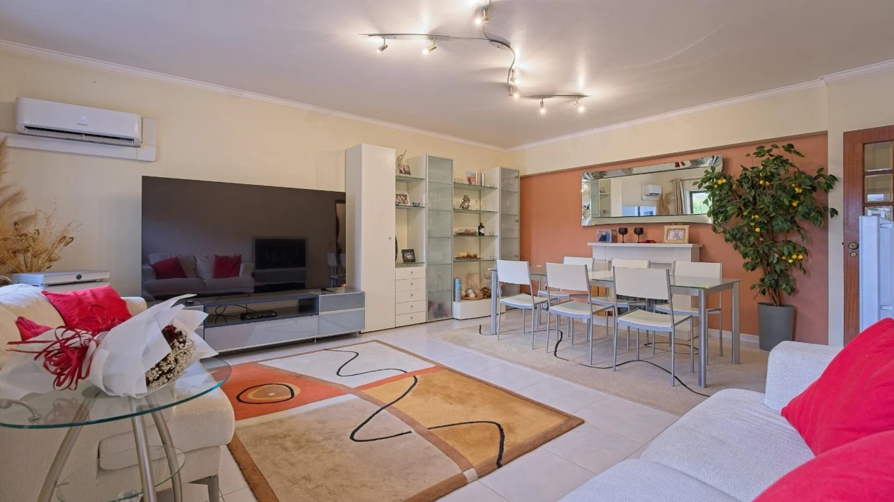 Apartamento T4 para Venda em Almada, Cova da Piedade, Pragal e Cacilhas Foto 1