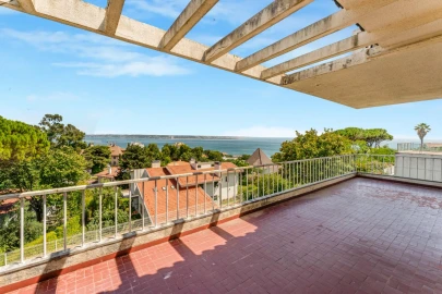Moradia T5 para Venda em Oeiras e São Julião da Barra, Paço de Arcos e Caxias