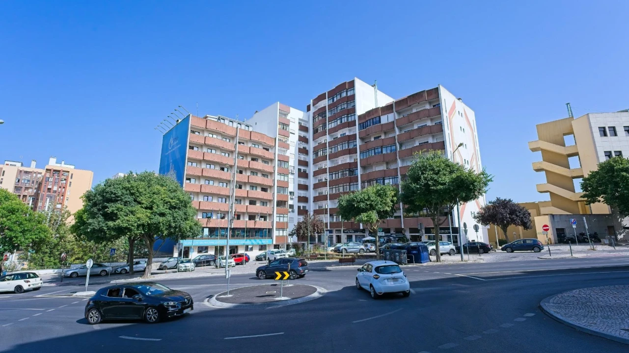 Apartamento T4 para Venda em Almada, Cova da Piedade, Pragal e Cacilhas Foto 23