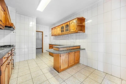 Apartamento T3 para Venda em Creixomil