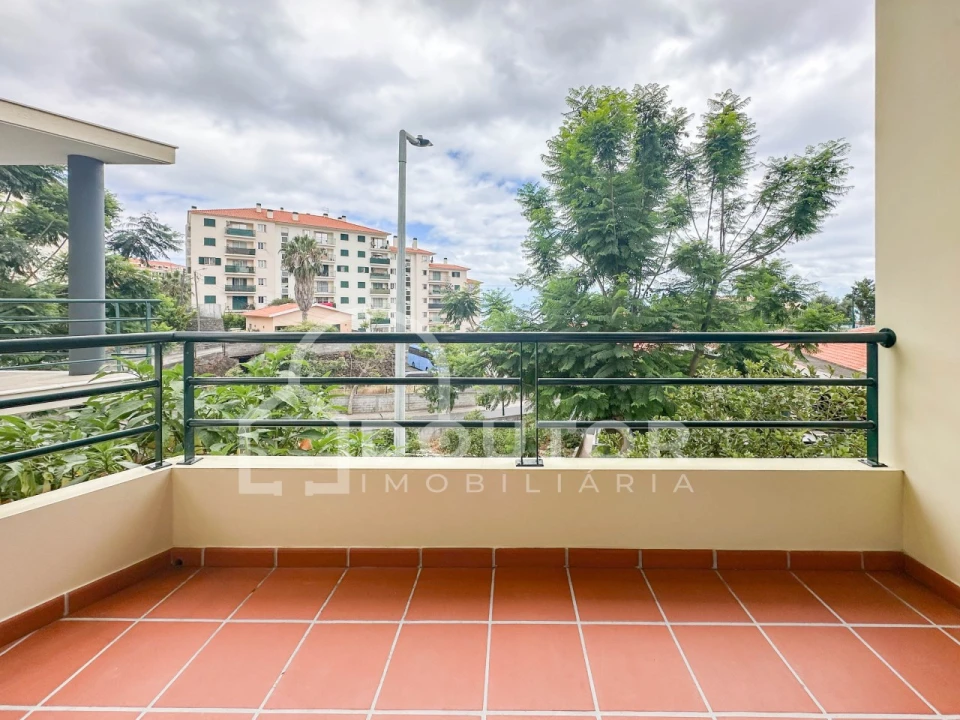 Apartamento T2 para Venda em Caniço Foto 1