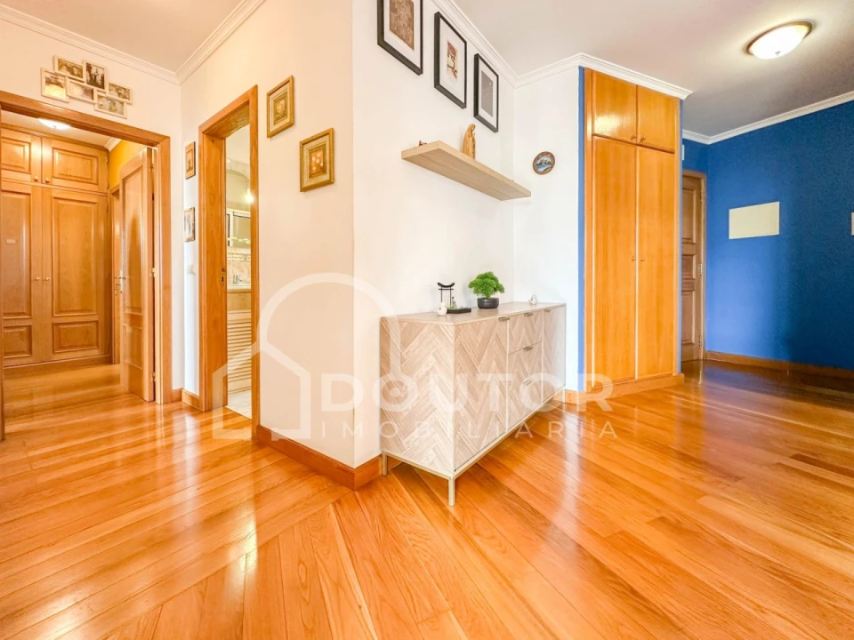 Apartamento T2 para Venda em Caniço Foto 2