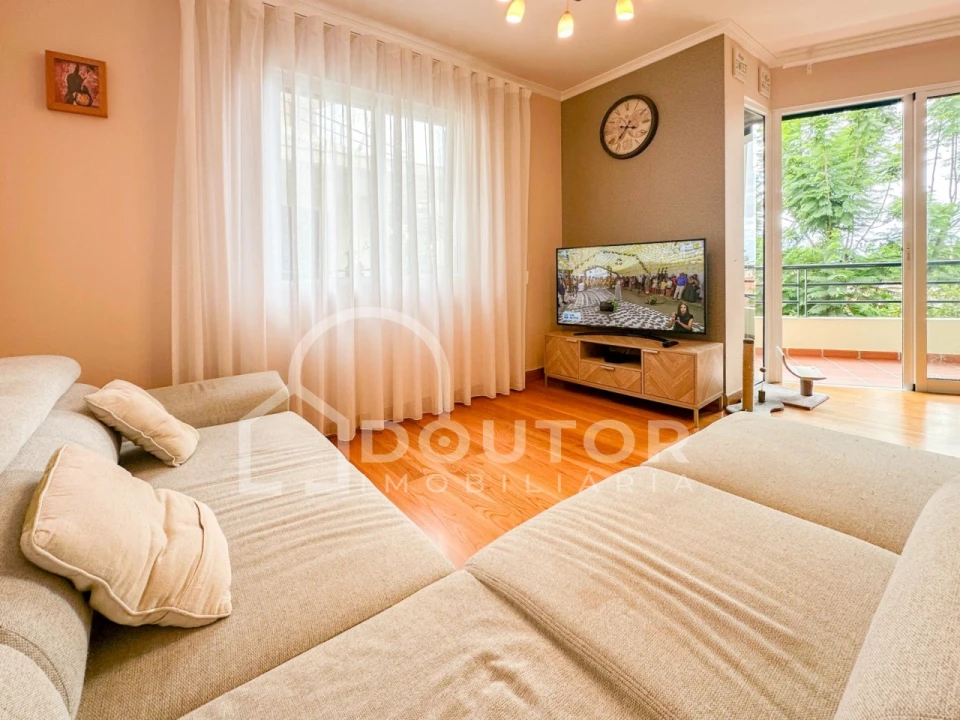 Apartamento T2 para Venda em Caniço Foto 5