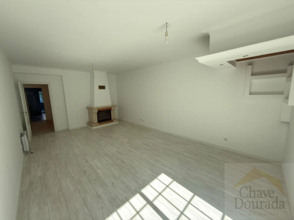 Apartamento T2 para Venda em Lousã e Vilarinho Foto 3