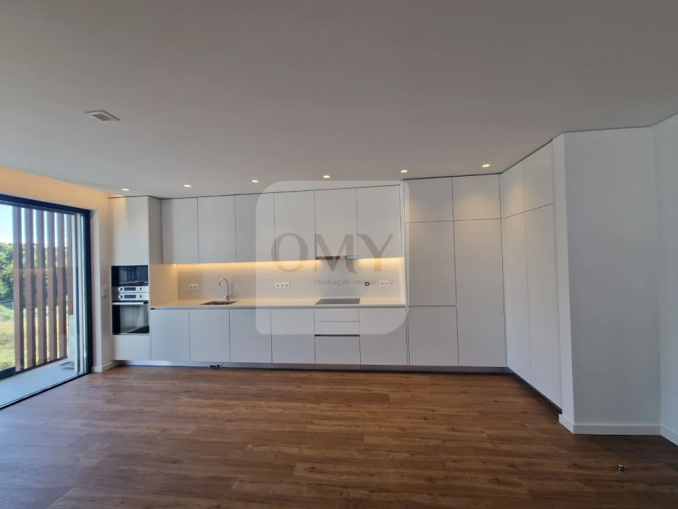 Apartamento T3 para Arrendamento em Nossa Senhora da Conceição, São Pedro e São Dinis Foto 4