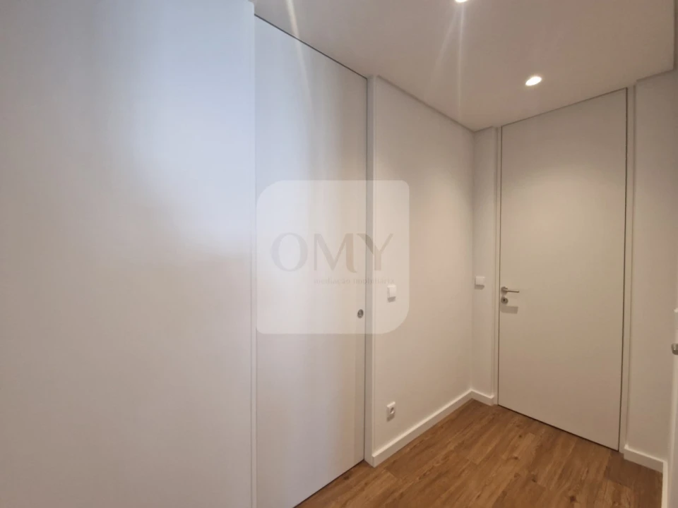 Apartamento T3 para Arrendamento em Nossa Senhora da Conceição, São Pedro e São Dinis Foto 12