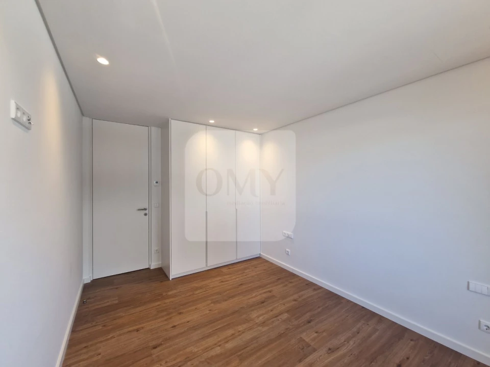 Apartamento T3 para Arrendamento em Nossa Senhora da Conceição, São Pedro e São Dinis Foto 13