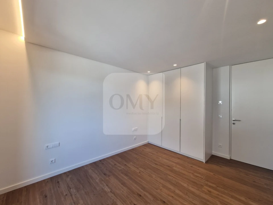 Apartamento T3 para Arrendamento em Nossa Senhora da Conceição, São Pedro e São Dinis Foto 15