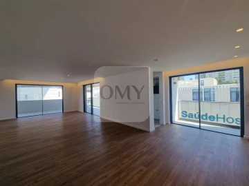 Apartamento T3 para Arrendamento em Nossa Senhora da Conceição, São Pedro e São Dinis