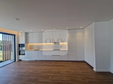 Apartamento T3 para Arrendamento em Nossa Senhora da Conceição, São Pedro e São Dinis