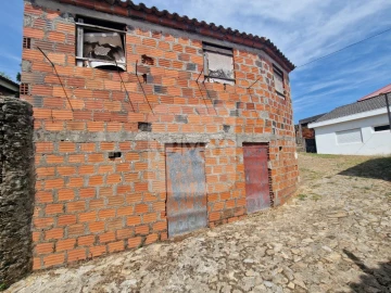 Moradia T3 para Venda em Abaças
