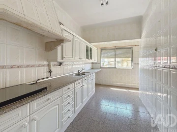 Apartamento T3 para Venda em Laranjeiro e Feijó