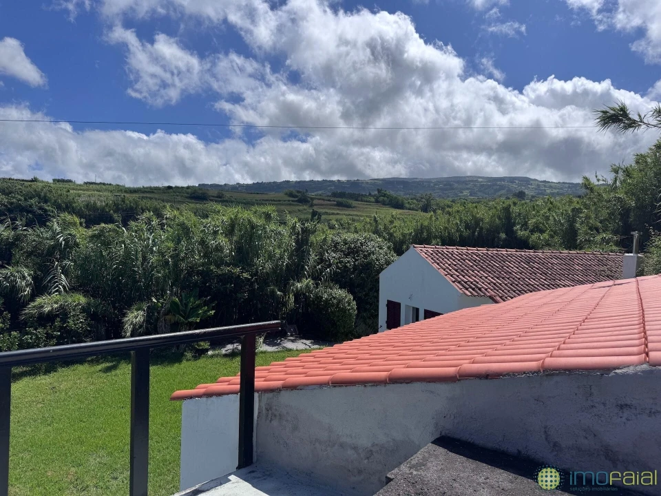 Moradia T2 para Venda em Cedros Foto 1