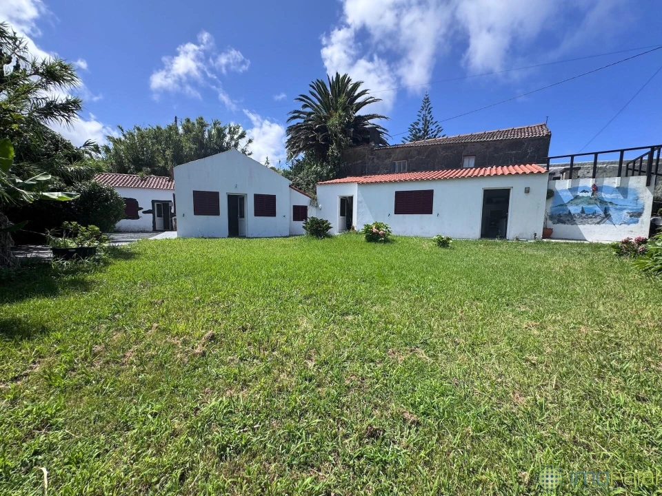 Moradia T2 para Venda em Cedros Foto 2