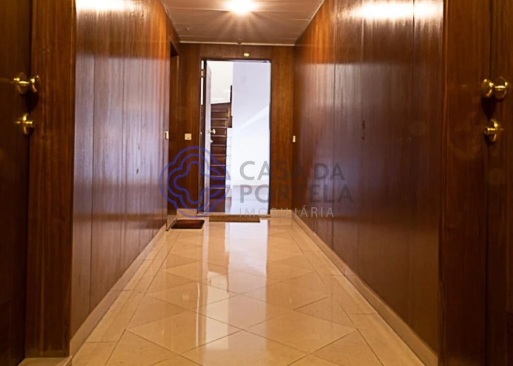 Apartamento T1 para Venda em Ramalde Foto 3