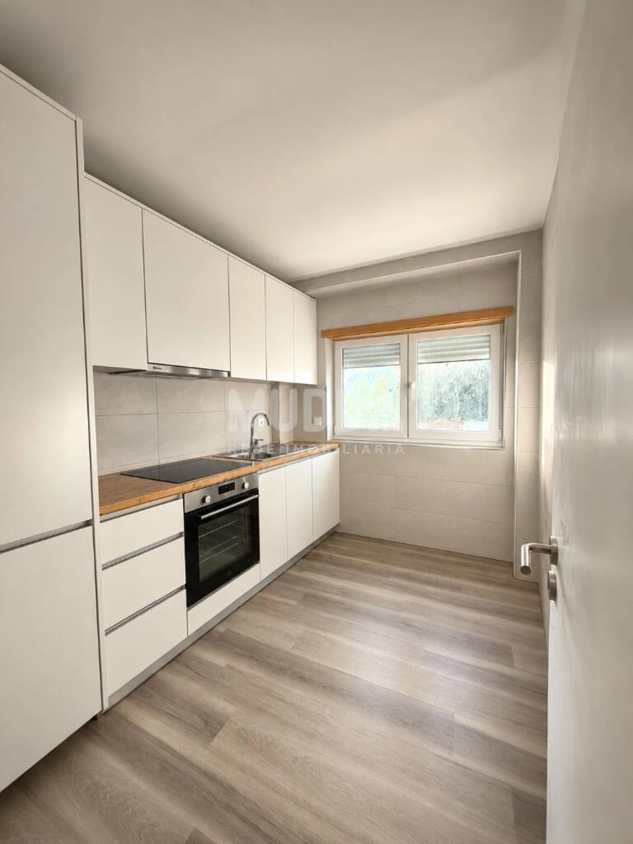 Apartamento T2 para Venda em Sé, Santa Maria e Meixedo Foto 4