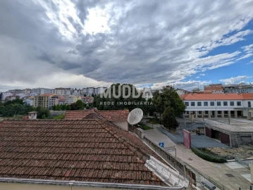 Apartamento T2 para Venda em Sé, Santa Maria e Meixedo