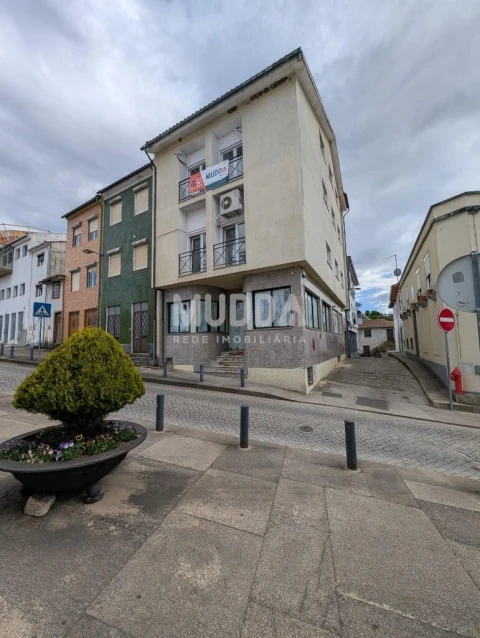 Apartamento T2 para Venda em Sé, Santa Maria e Meixedo