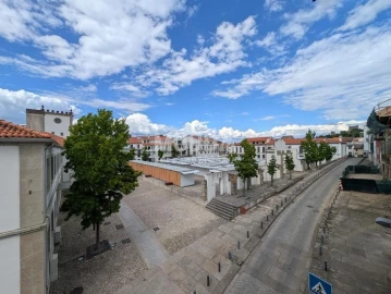 Apartamento T2 para Venda em Sé, Santa Maria e Meixedo