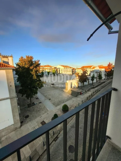 Apartamento T2 para Venda em Sé, Santa Maria e Meixedo