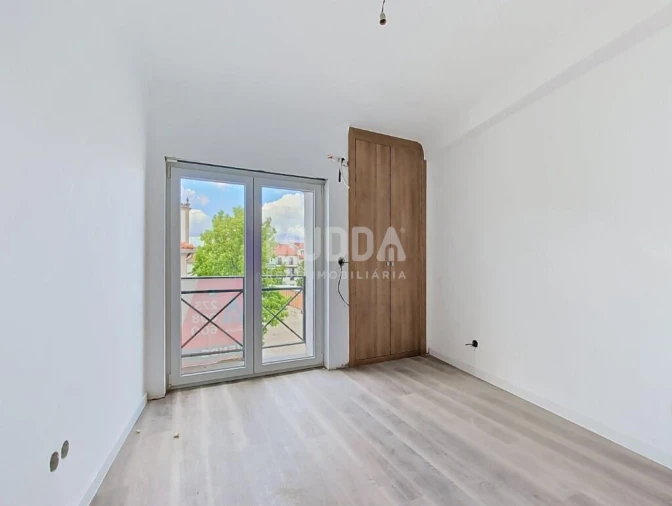 Apartamento T2 para Venda em Sé, Santa Maria e Meixedo Foto 3