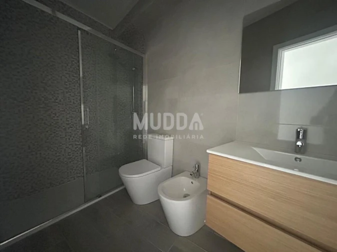 Apartamento T2 para Venda em Sé, Santa Maria e Meixedo Foto 5