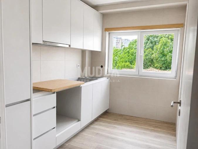 Apartamento T2 para Venda em Sé, Santa Maria e Meixedo Foto 4