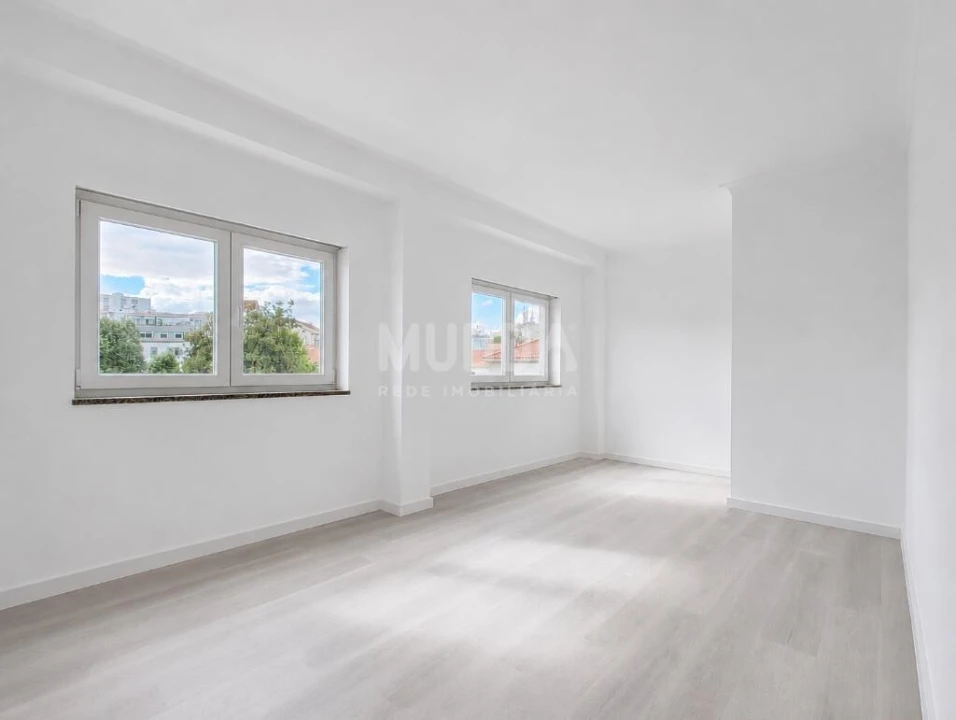 Apartamento T2 para Venda em Sé, Santa Maria e Meixedo Foto 1
