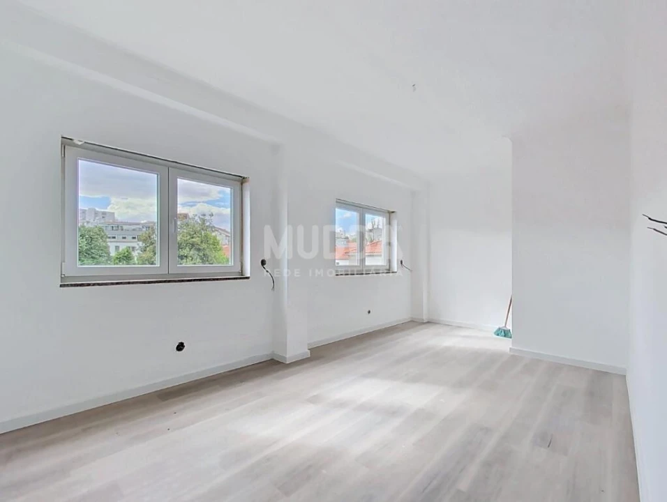 Apartamento T2 para Venda em Sé, Santa Maria e Meixedo Foto 5