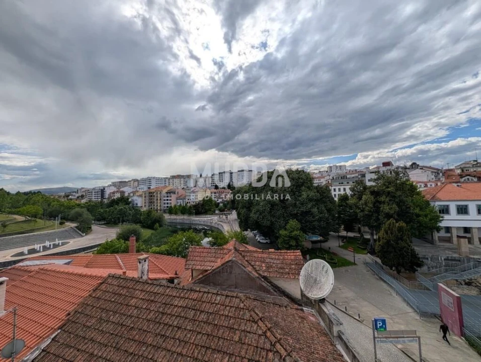 Apartamento T2 para Venda em Sé, Santa Maria e Meixedo Foto 8