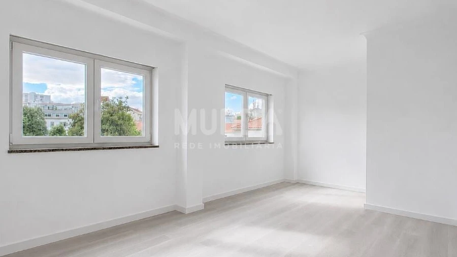 Apartamento T2 para Venda em Sé, Santa Maria e Meixedo