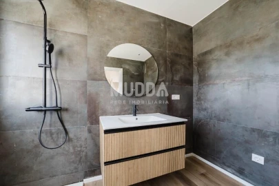 Moradia T4 para Venda em Santa Maria, São Pedro e Sobral da Lagoa