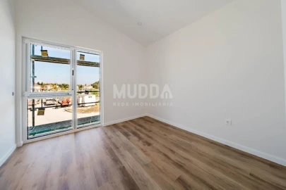 Moradia T4 para Venda em Santa Maria, São Pedro e Sobral da Lagoa